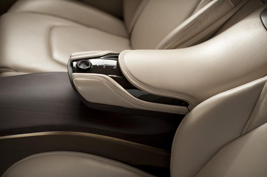 Детали интерьера Hyundai HCD-14 Genesis Concept 2013 года  (фото 6 из 23)
